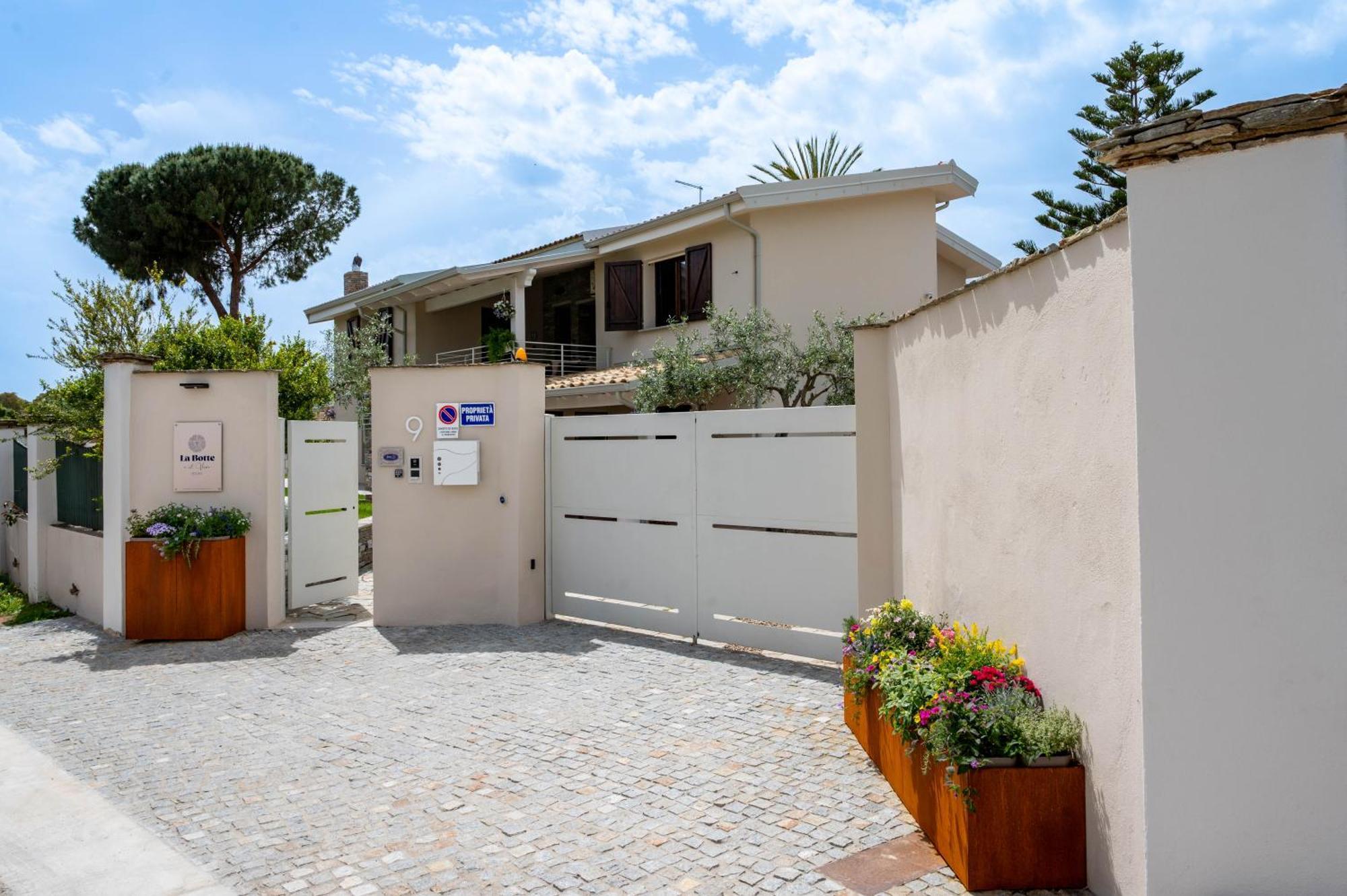 La Botte E Il Vino Rooms Capoterra Exterior foto